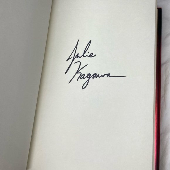 Shadow of the Fox by Julie Kagawa - Picture 3 of 3